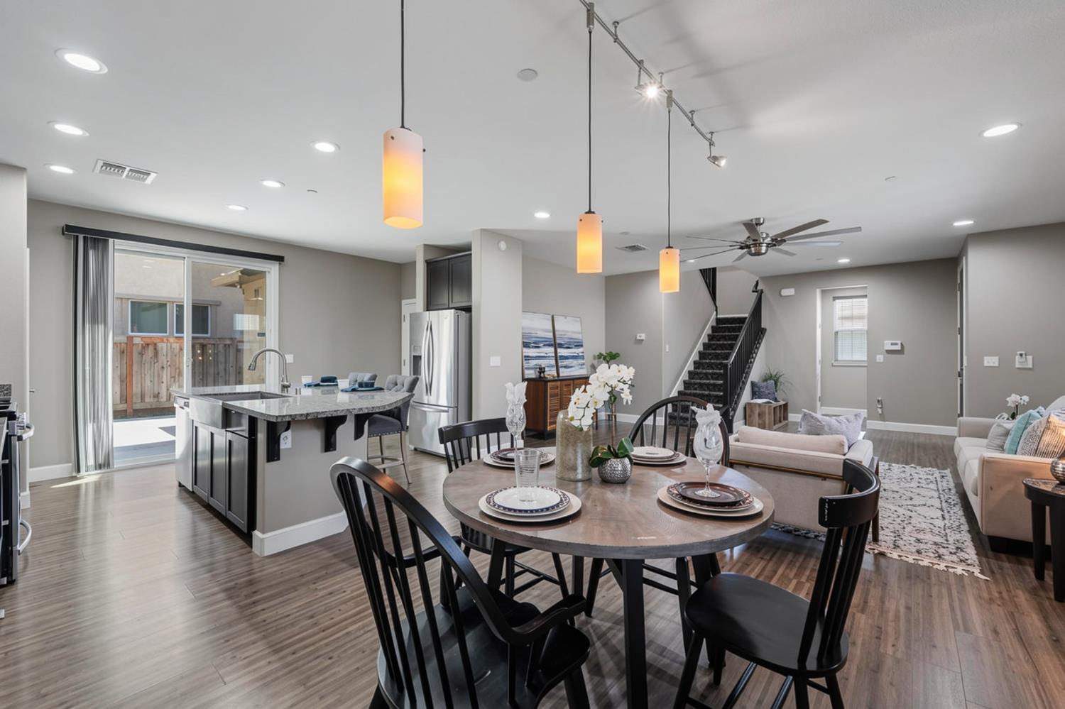 2292 Gallery Dr, Riverbank, CA 95367