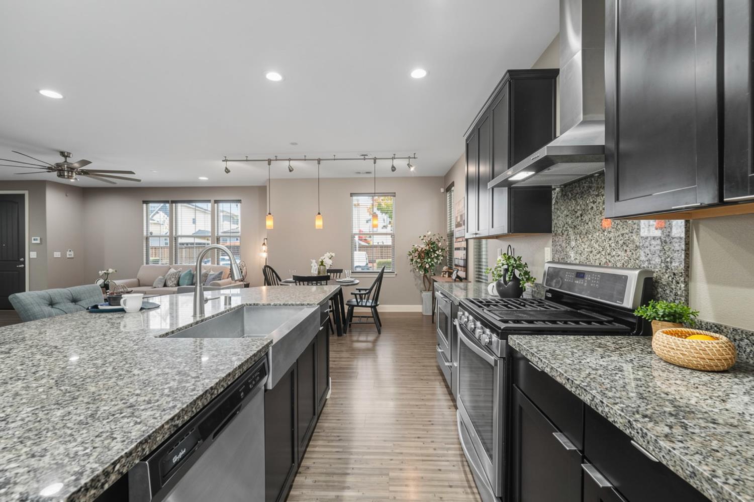 2292 Gallery Dr, Riverbank, CA 95367