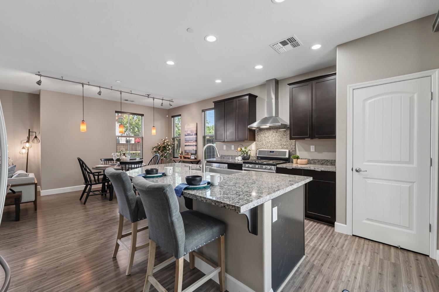 2292 Gallery Dr, Riverbank, CA 95367