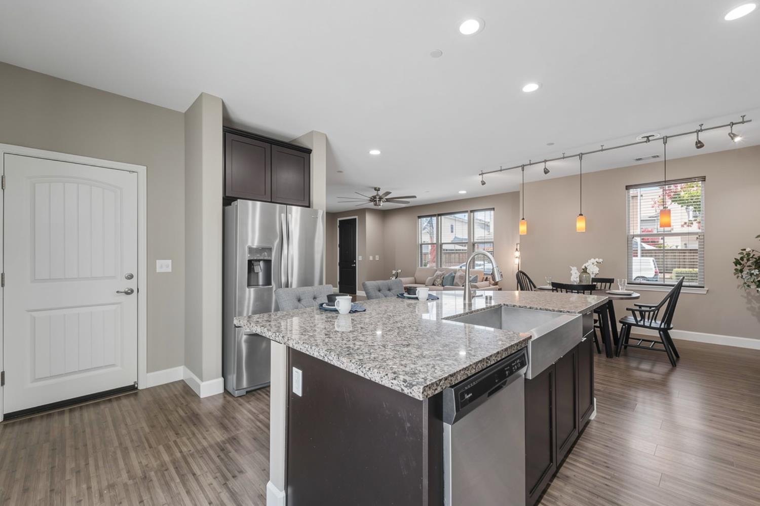 2292 Gallery Dr, Riverbank, CA 95367