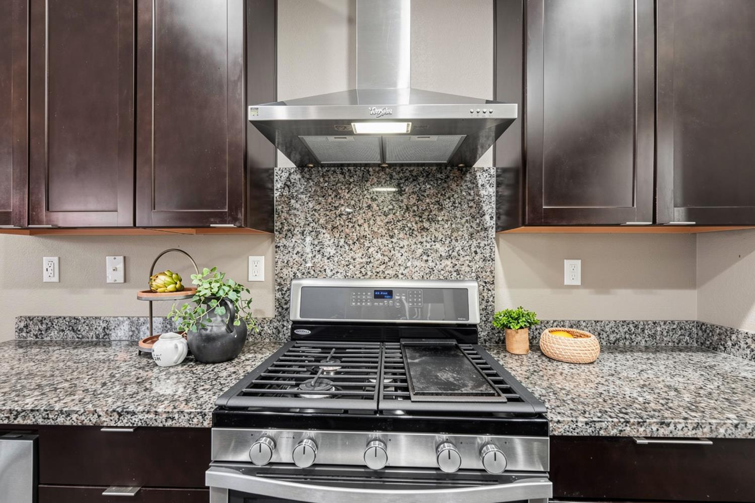 2292 Gallery Dr, Riverbank, CA 95367