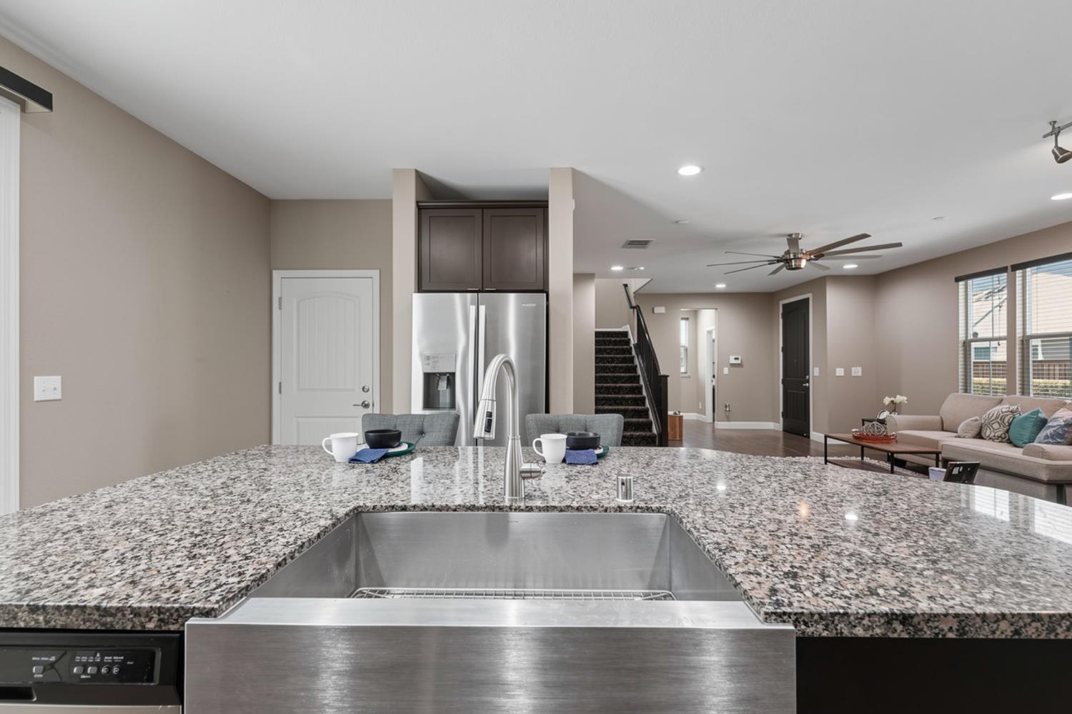 2292 Gallery Dr, Riverbank, CA 95367
