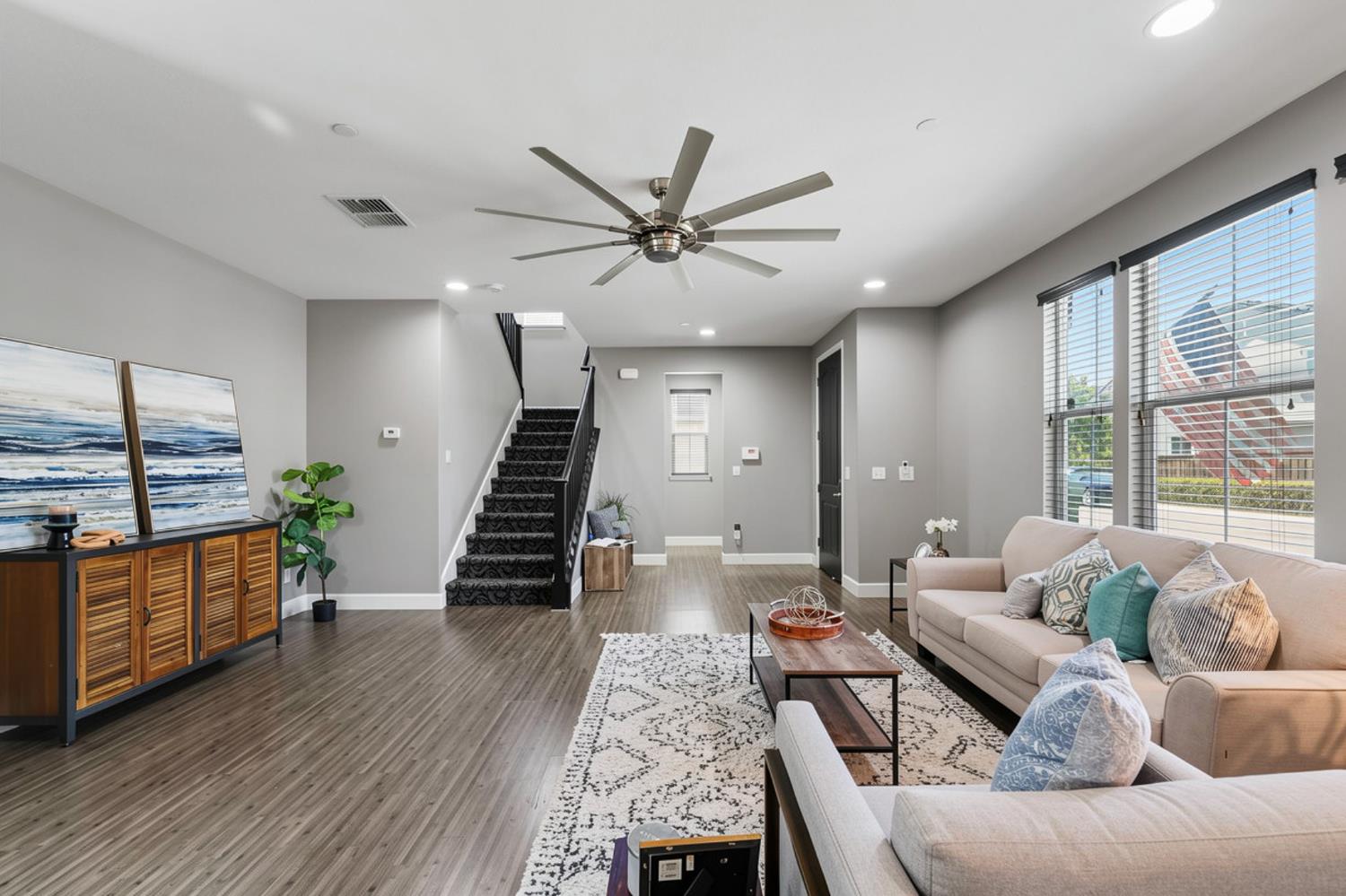 2292 Gallery Dr, Riverbank, CA 95367