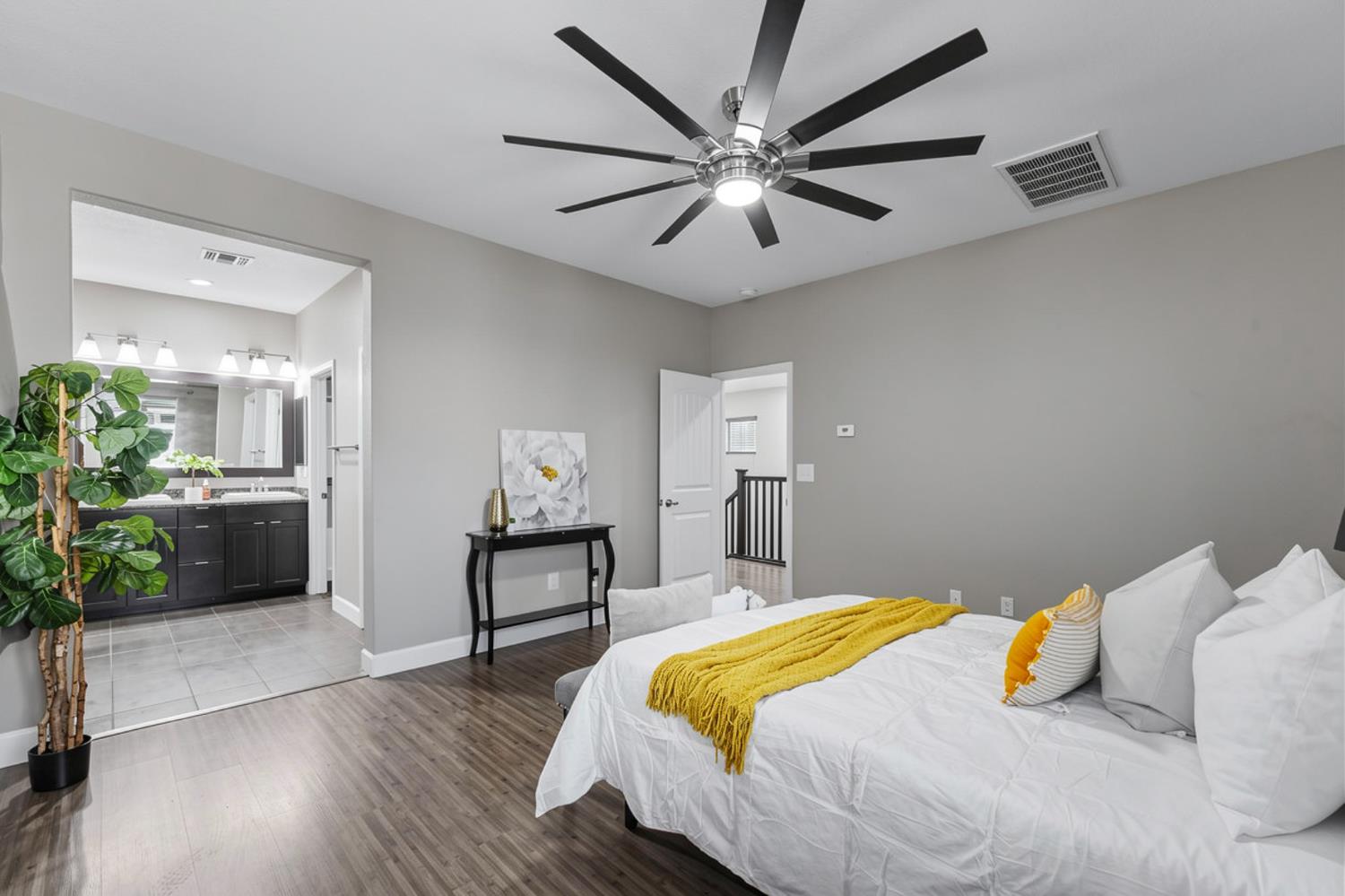 2292 Gallery Dr, Riverbank, CA 95367