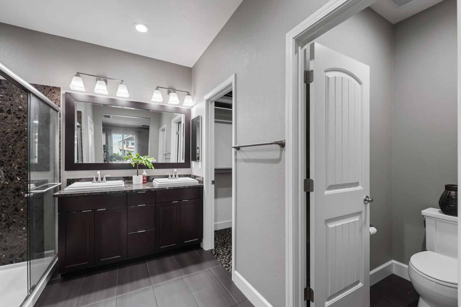 2292 Gallery Dr, Riverbank, CA 95367