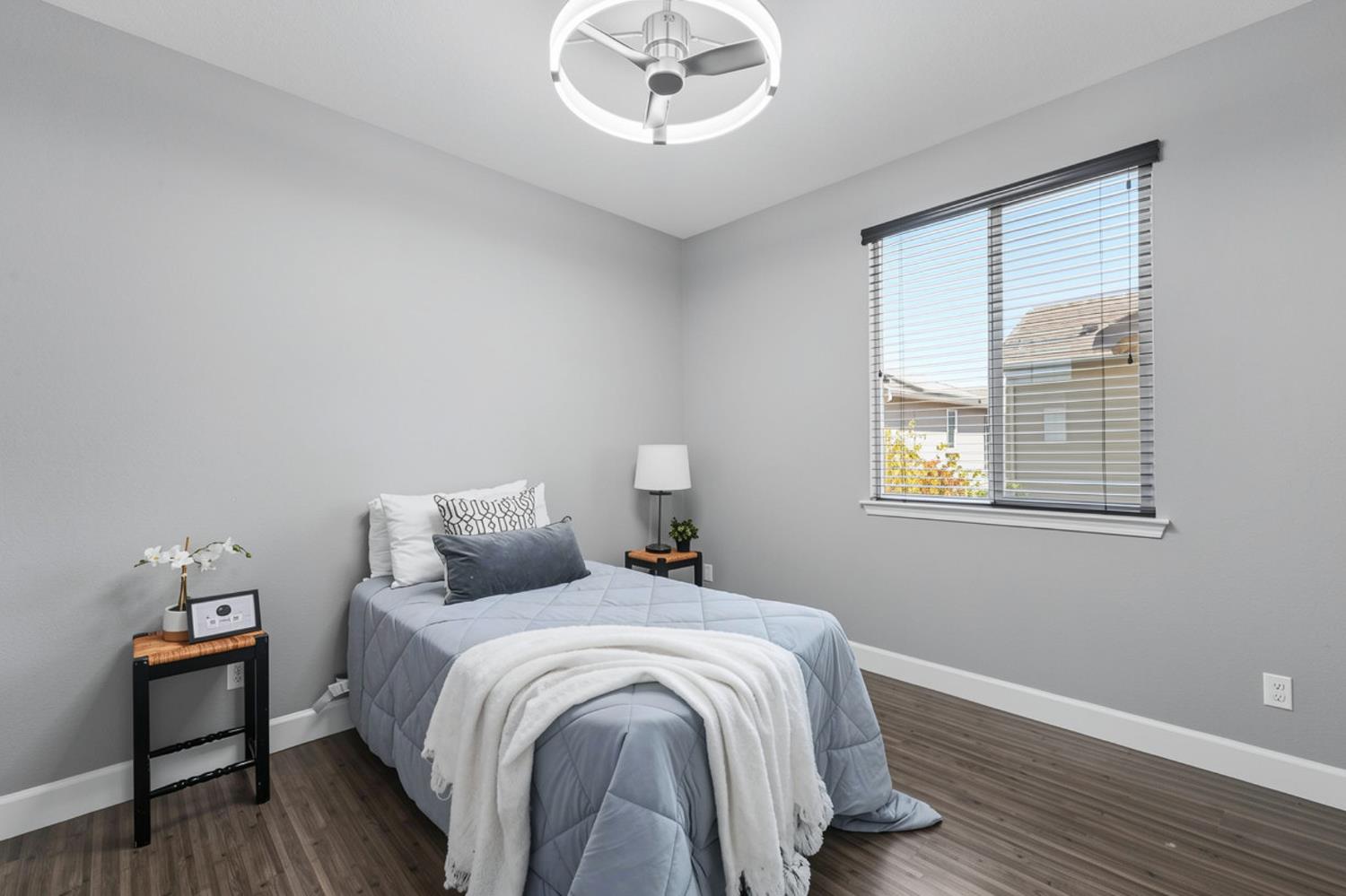 2292 Gallery Dr, Riverbank, CA 95367