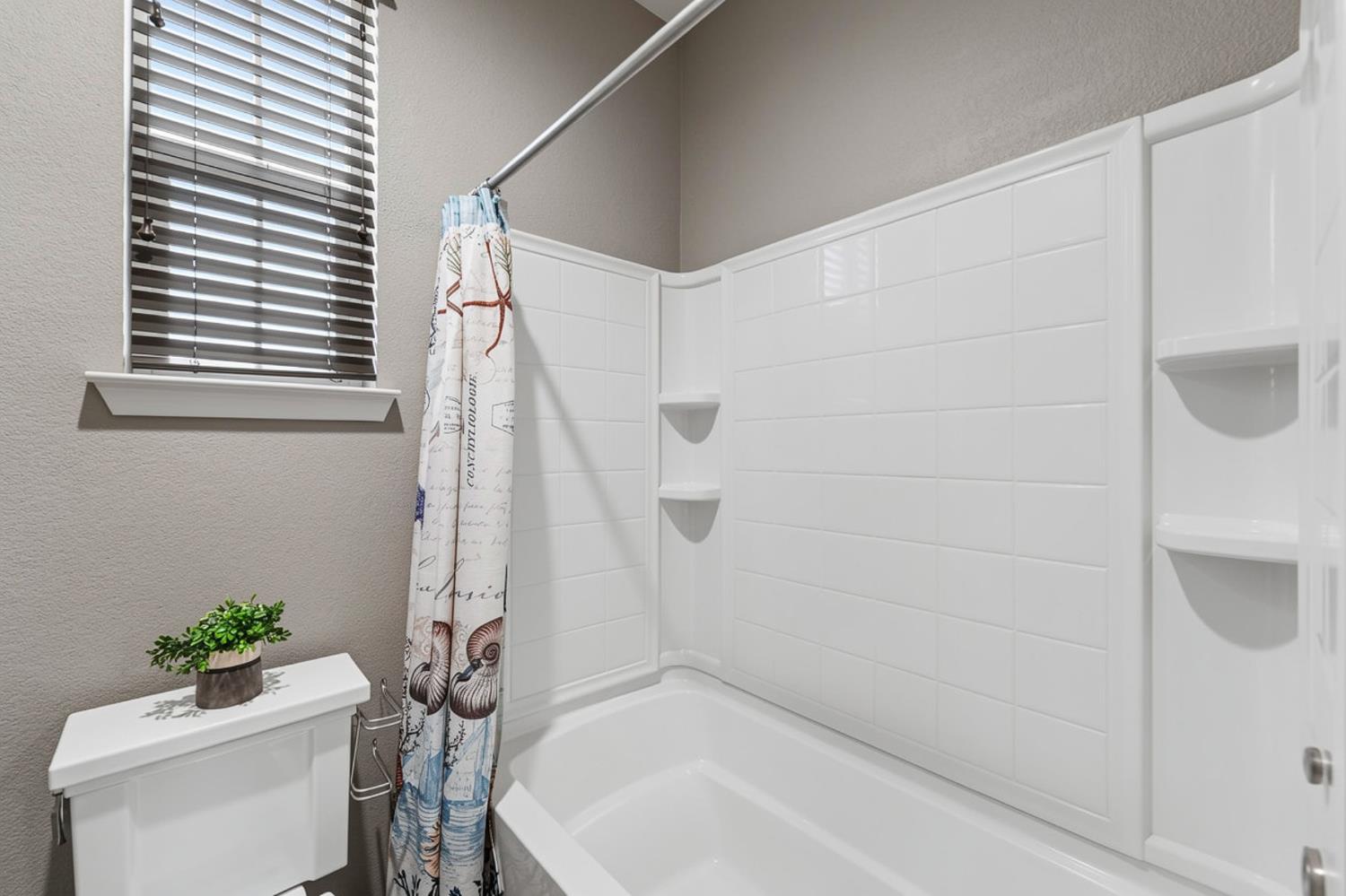 2292 Gallery Dr, Riverbank, CA 95367