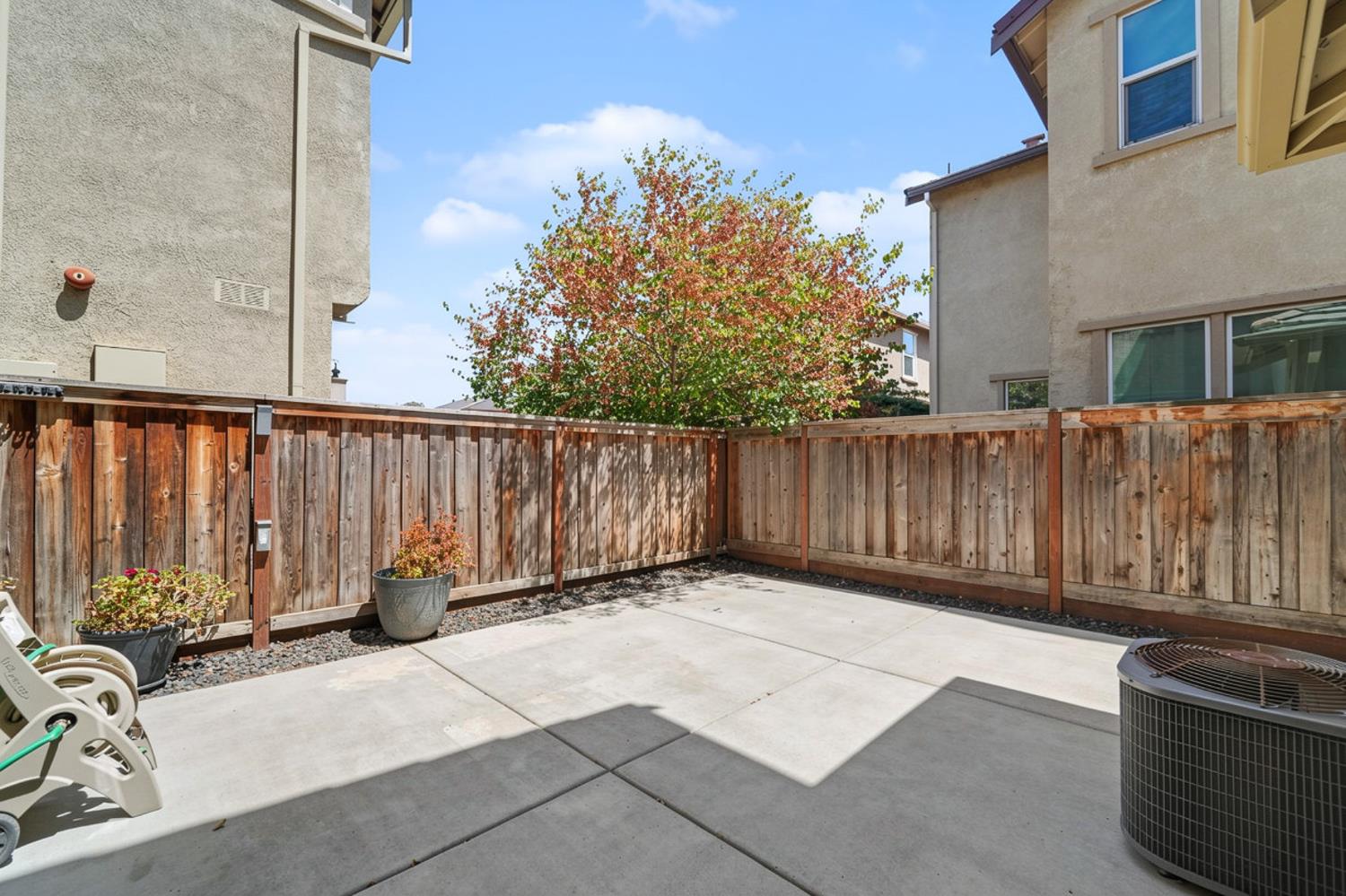 2292 Gallery Dr, Riverbank, CA 95367
