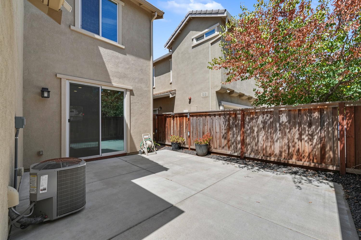 2292 Gallery Dr, Riverbank, CA 95367