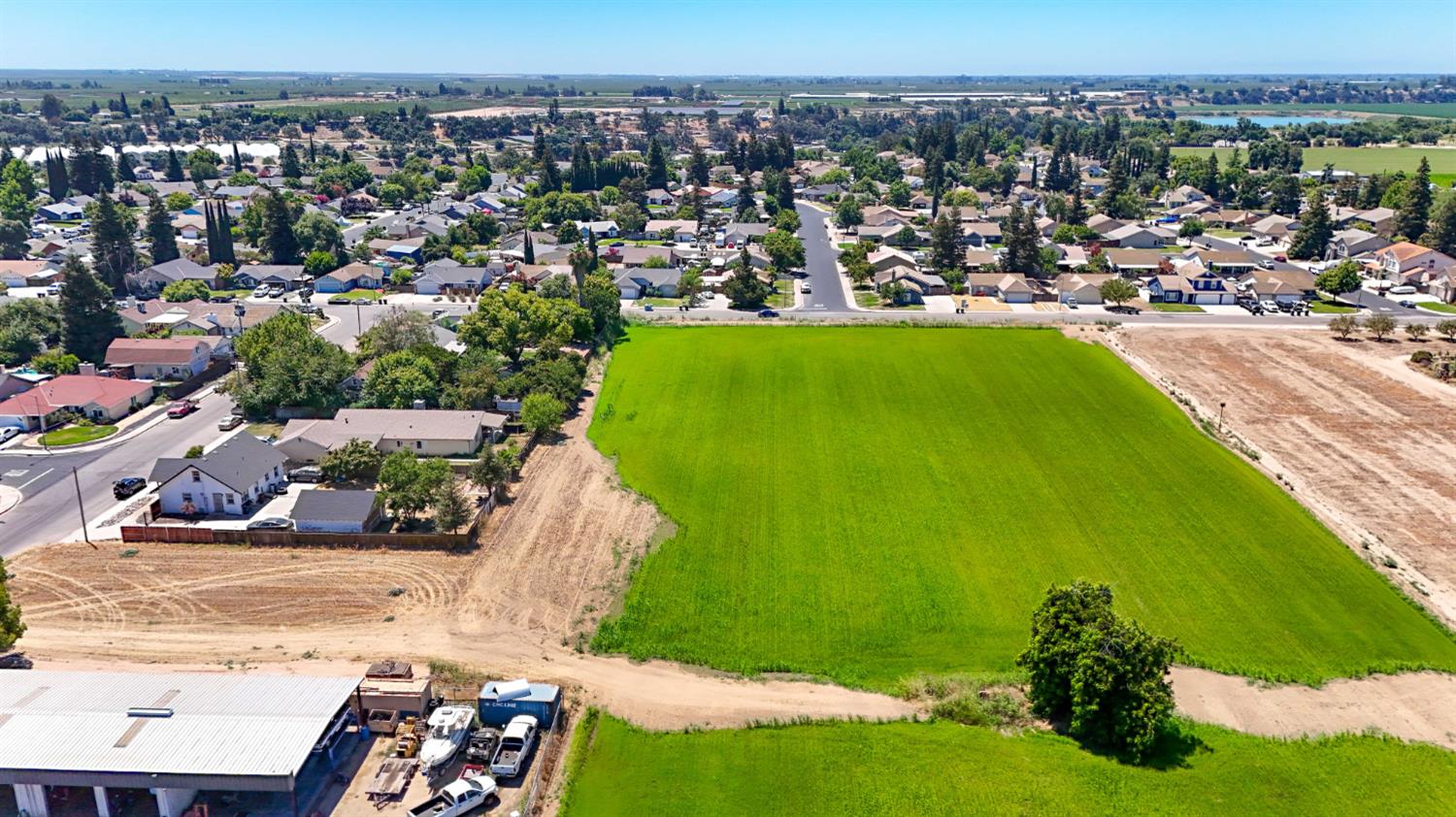 199 S Pasadena Ave, Waterford, CA 95386