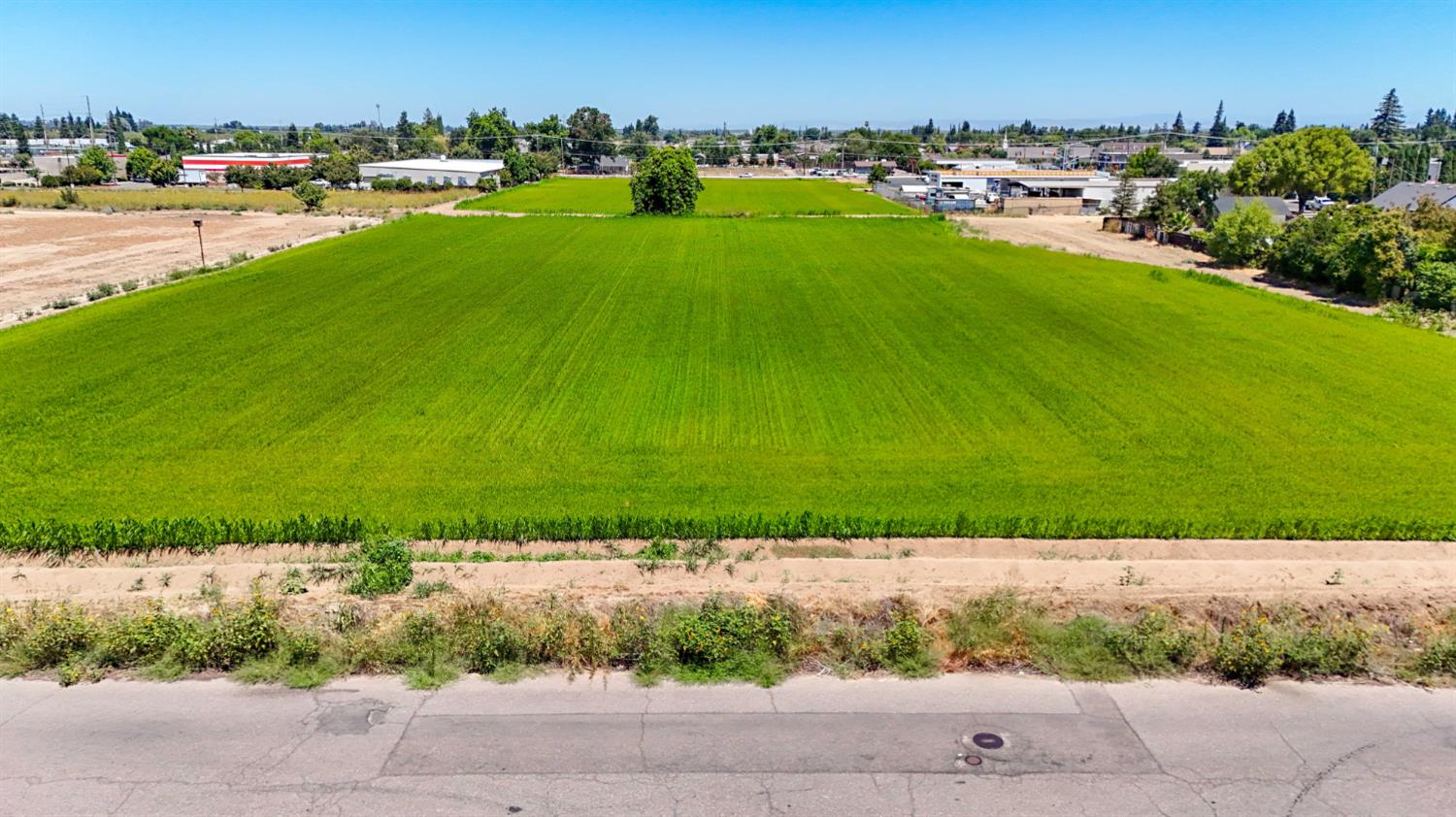 199 S Pasadena Ave, Waterford, CA 95386