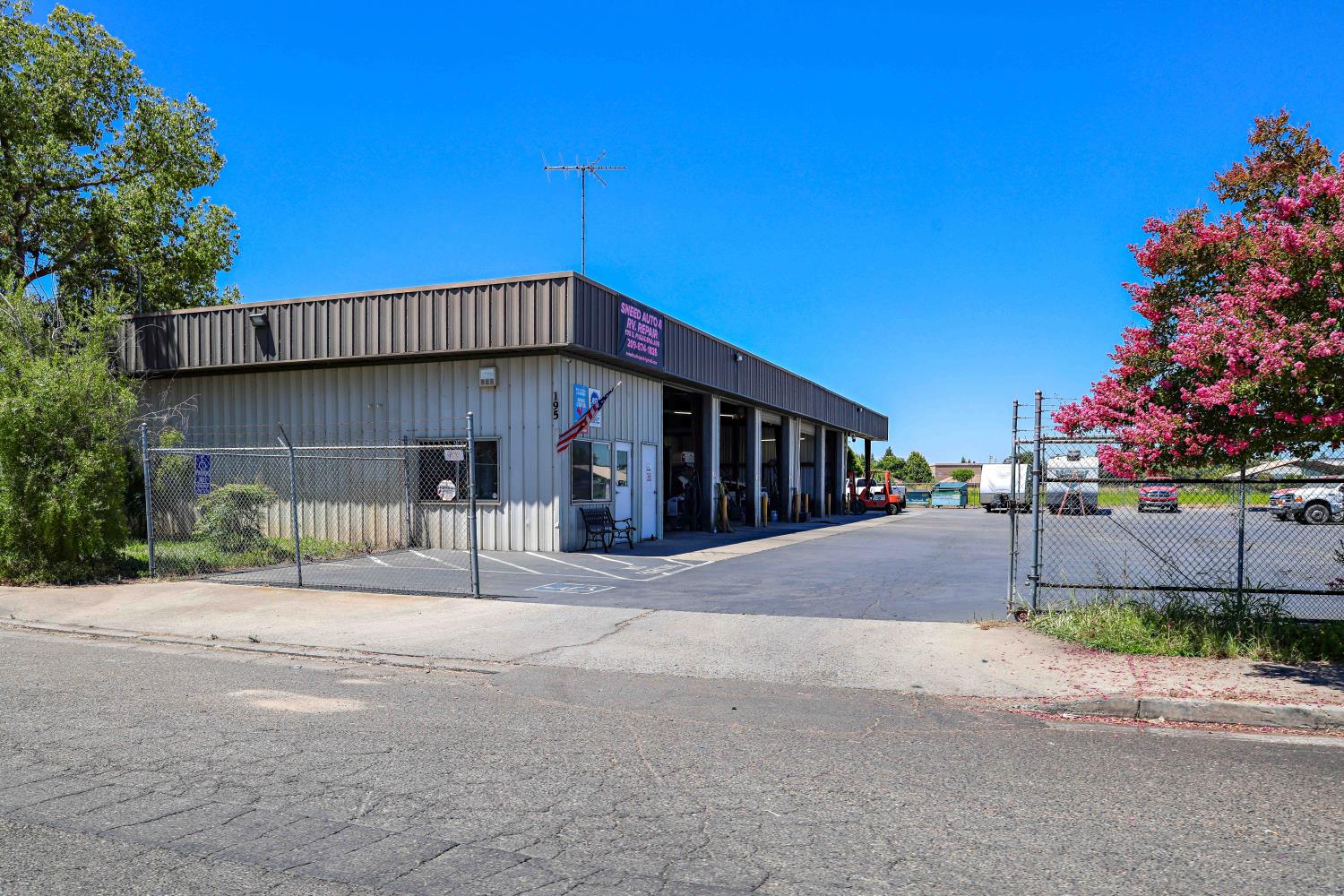 199 S Pasadena Ave, Waterford, CA 95386