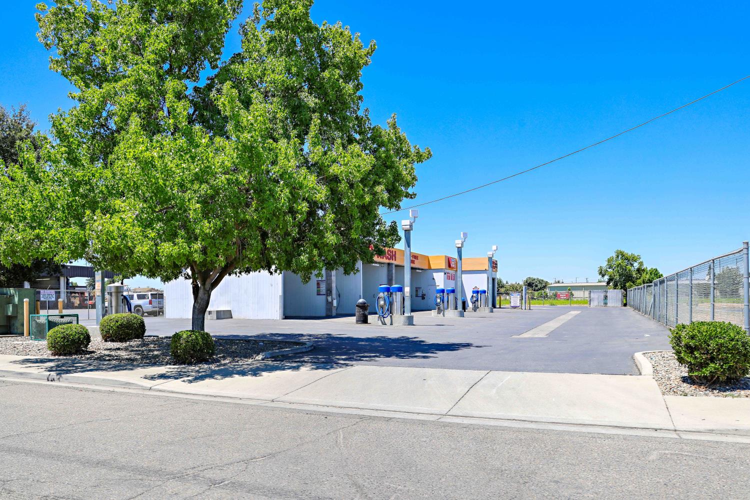 199 S Pasadena Ave, Waterford, CA 95386