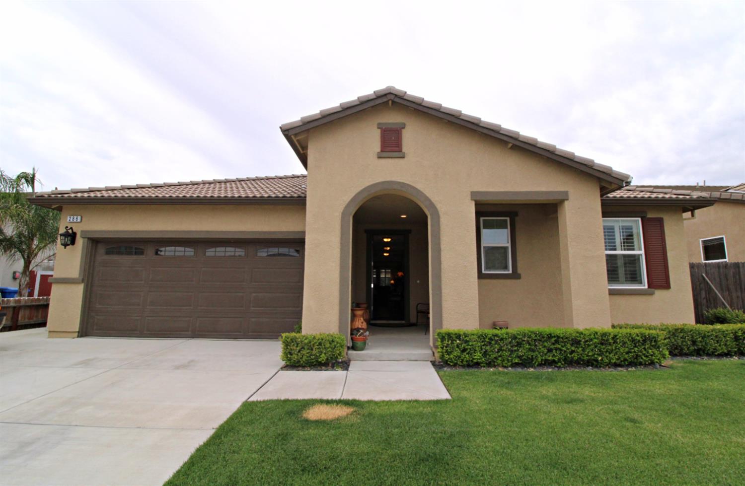 286 Columbus Dr, Manteca, CA 95337