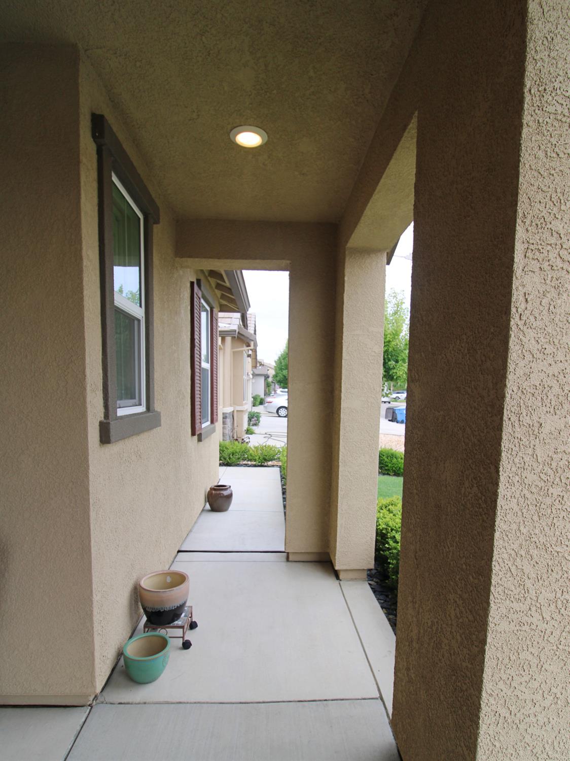 286 Columbus Dr, Manteca, CA 95337