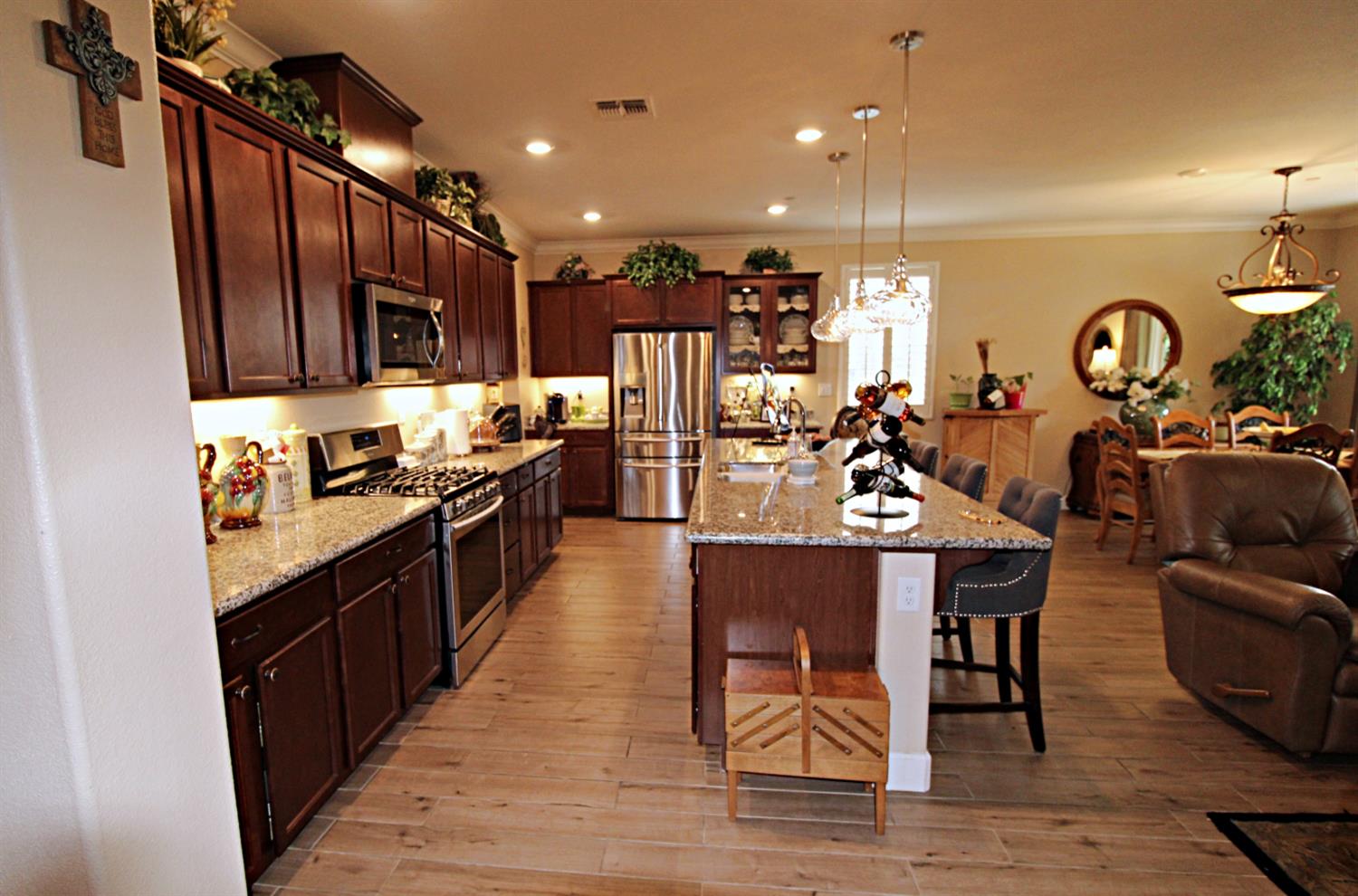 286 Columbus Dr, Manteca, CA 95337