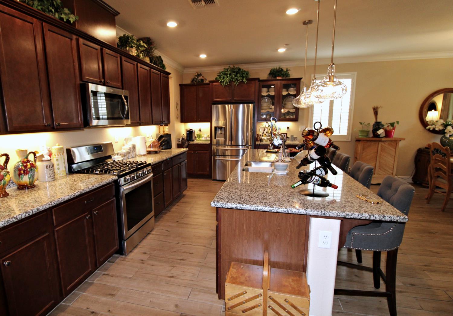286 Columbus Dr, Manteca, CA 95337