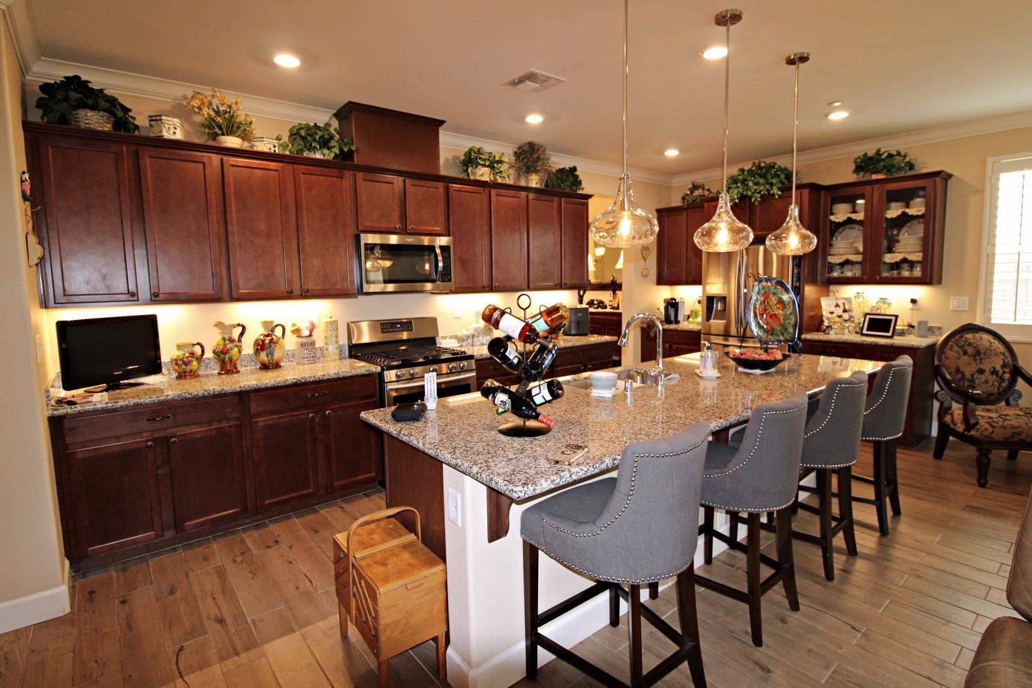 286 Columbus Dr, Manteca, CA 95337