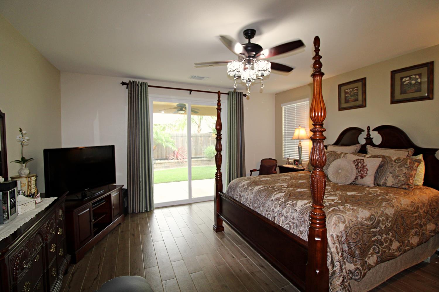 286 Columbus Dr, Manteca, CA 95337