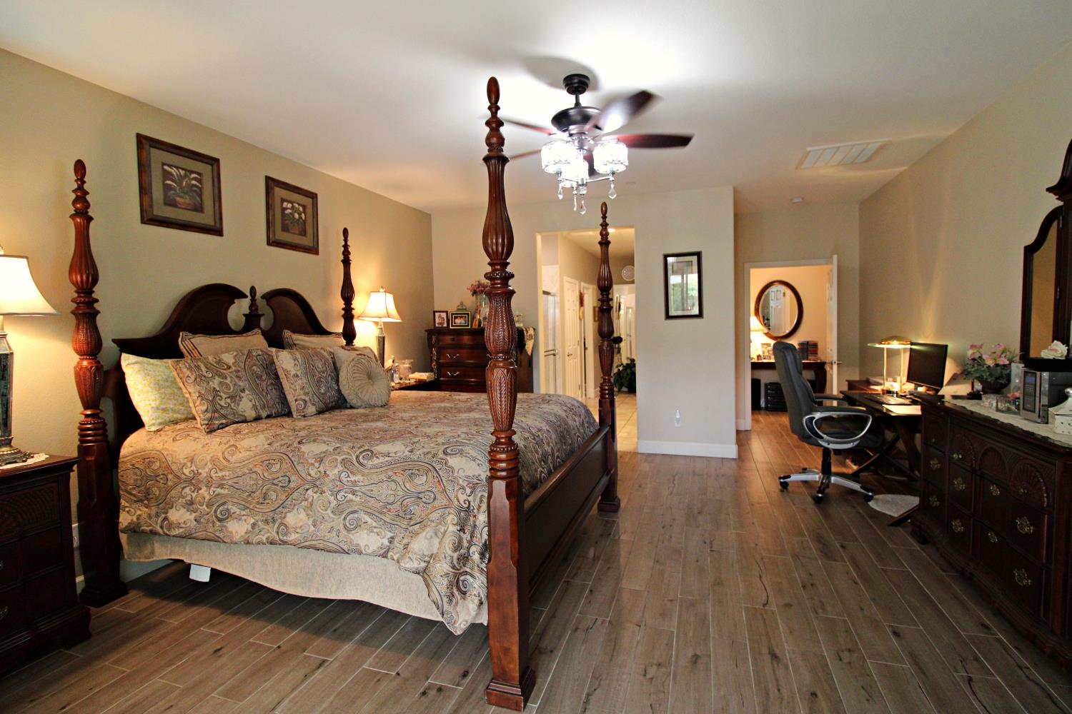 286 Columbus Dr, Manteca, CA 95337
