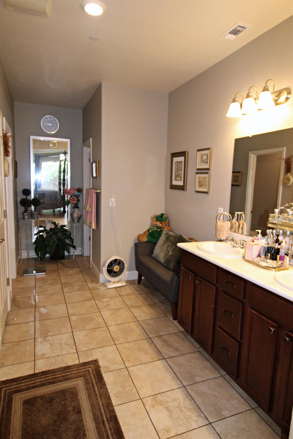 286 Columbus Dr, Manteca, CA 95337