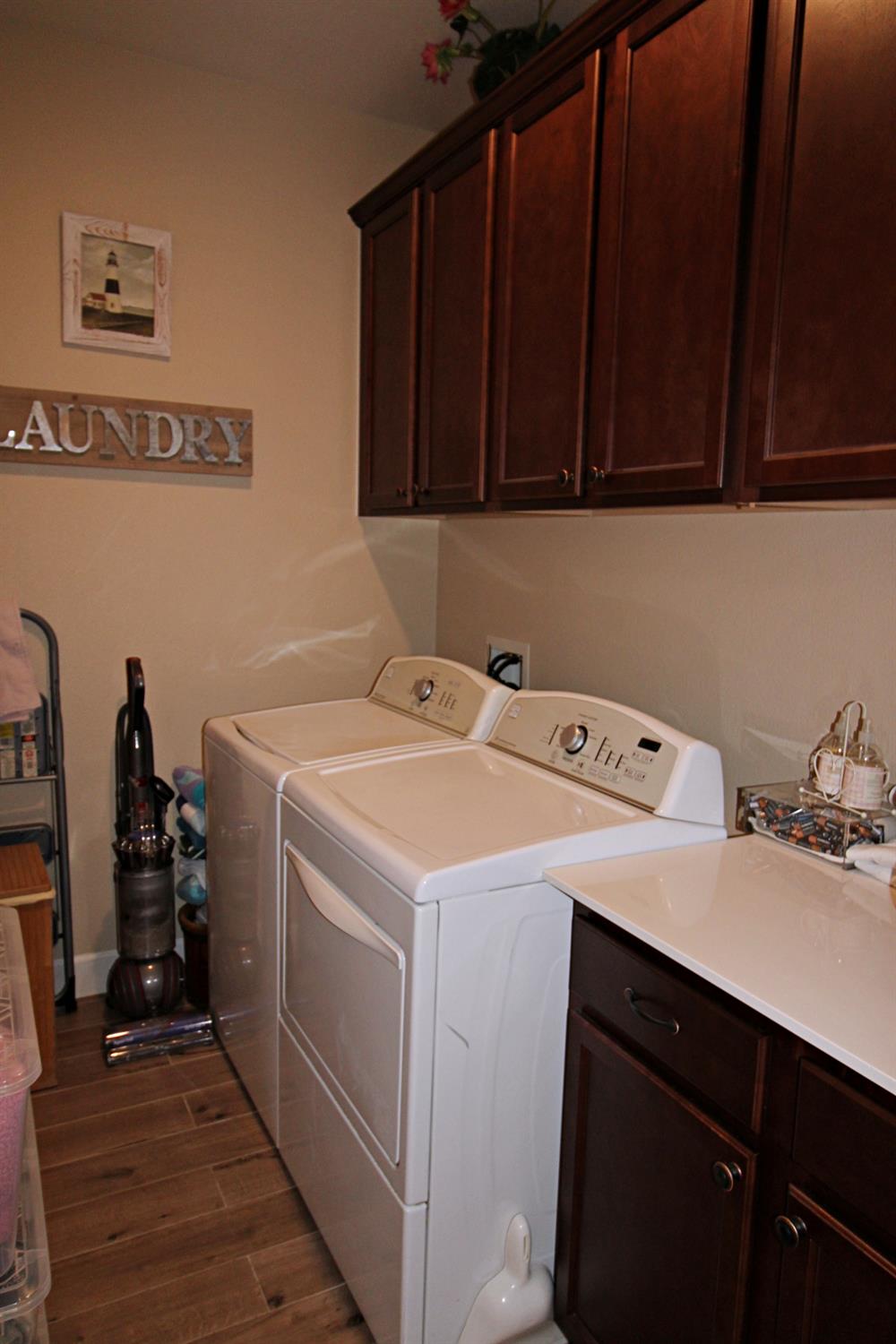 286 Columbus Dr, Manteca, CA 95337