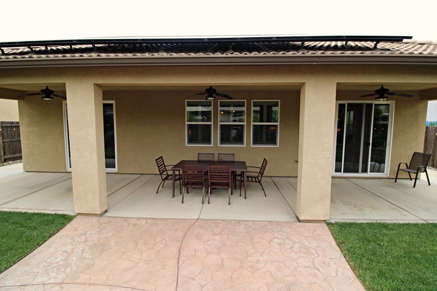 286 Columbus Dr, Manteca, CA 95337