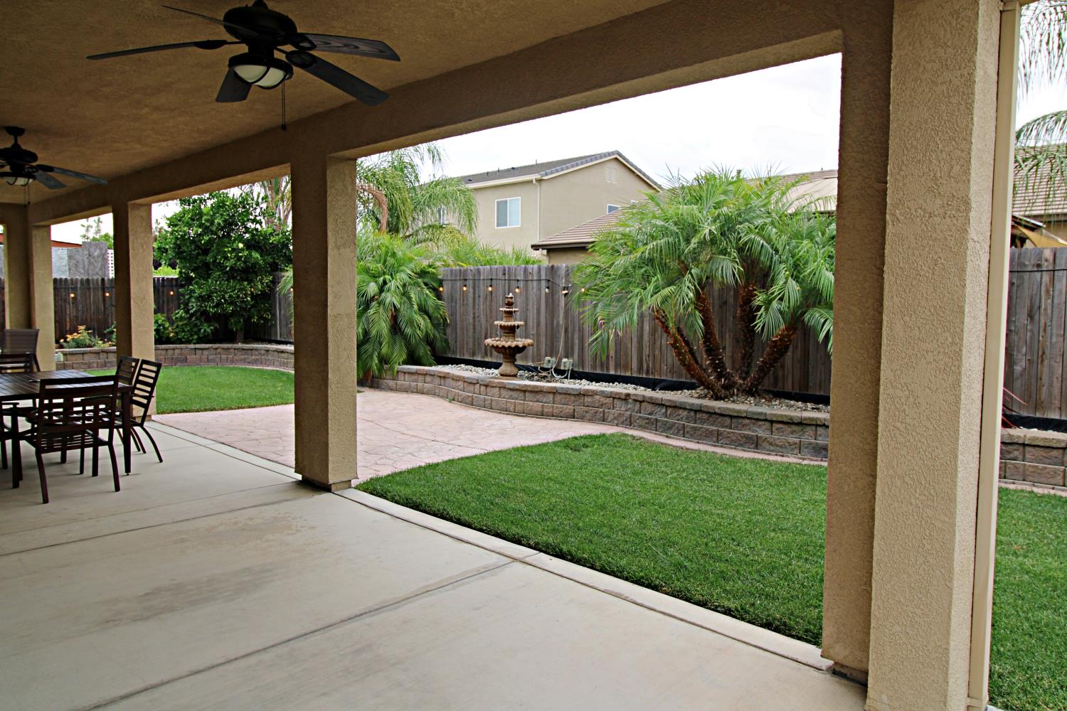 286 Columbus Dr, Manteca, CA 95337