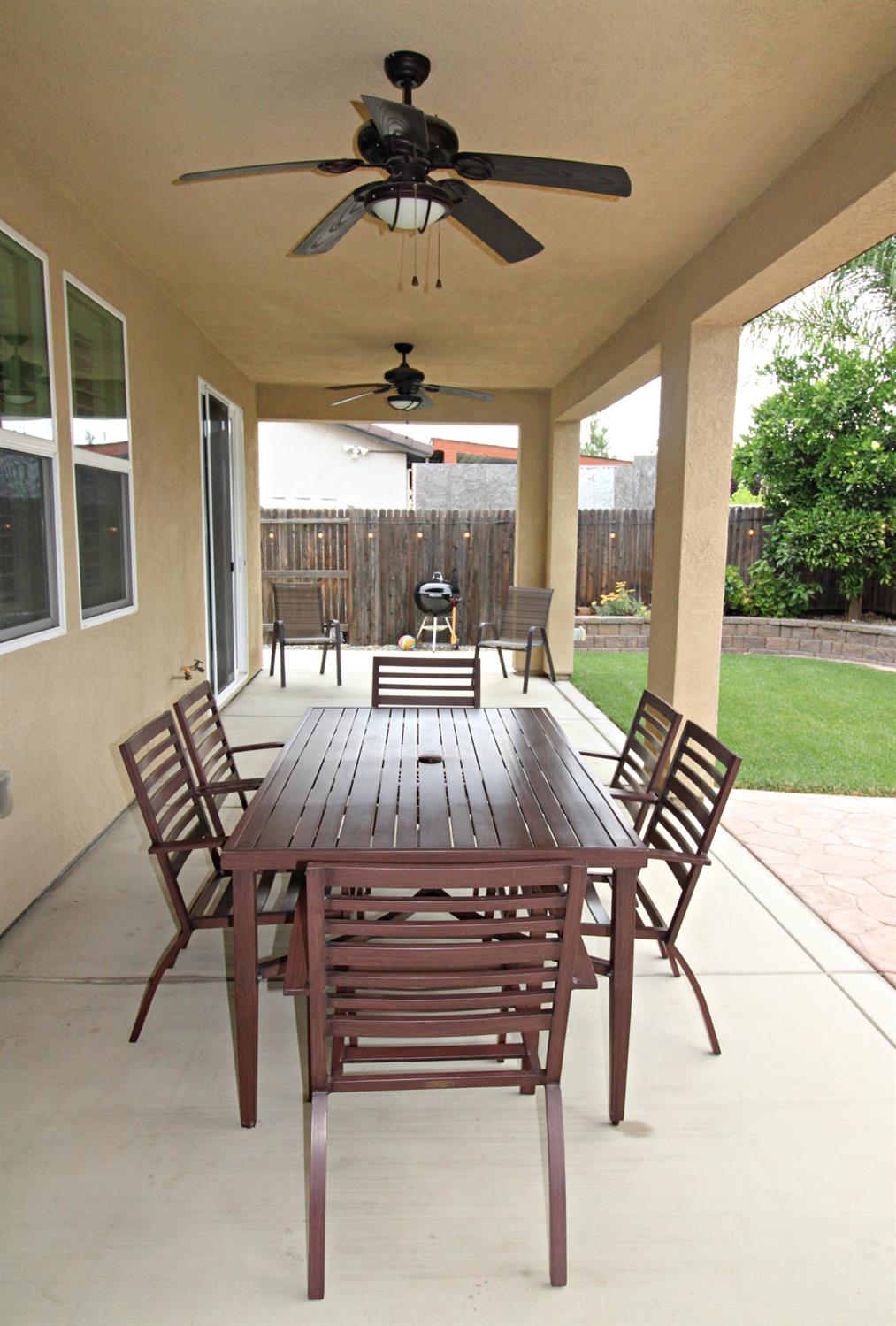 286 Columbus Dr, Manteca, CA 95337