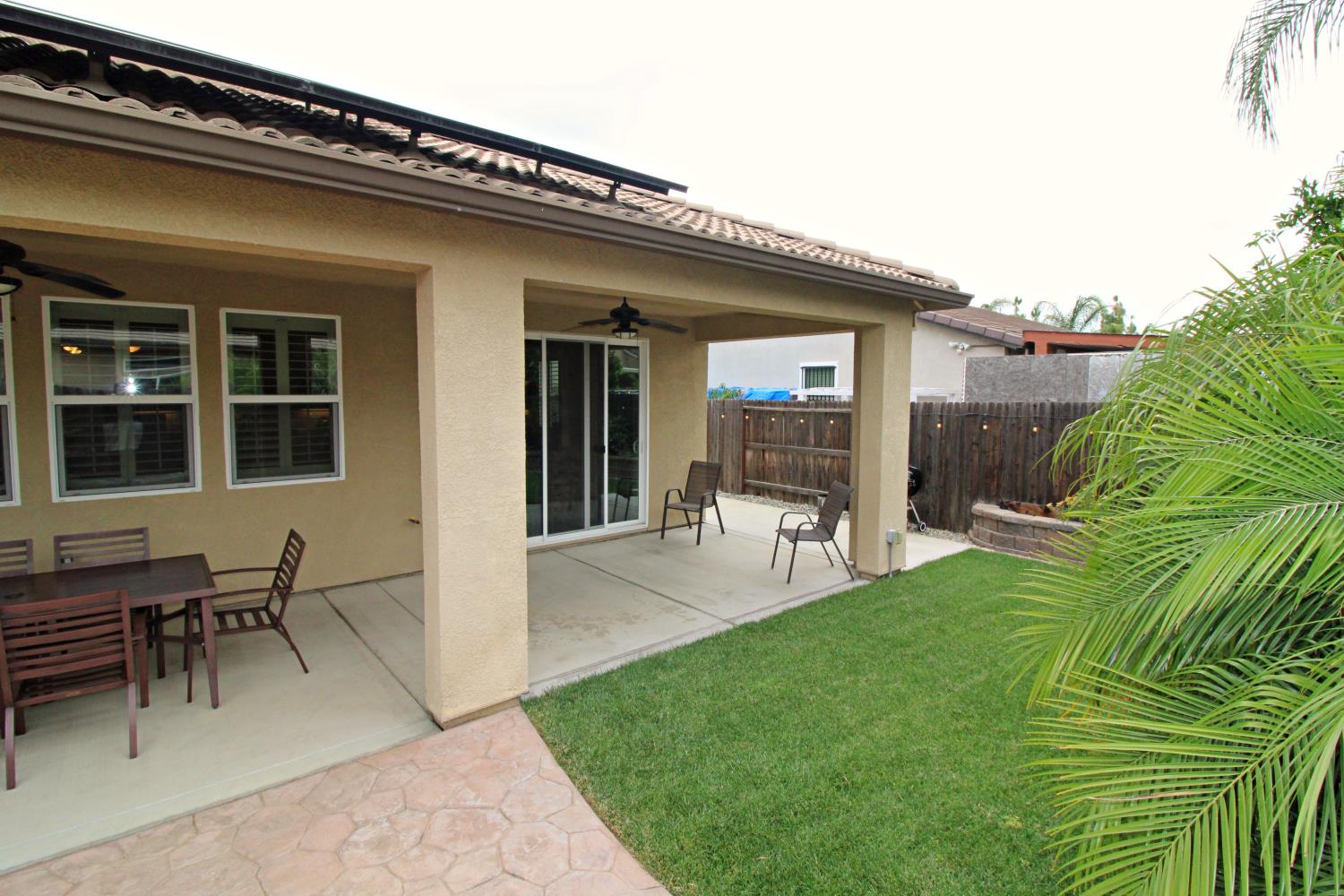 286 Columbus Dr, Manteca, CA 95337