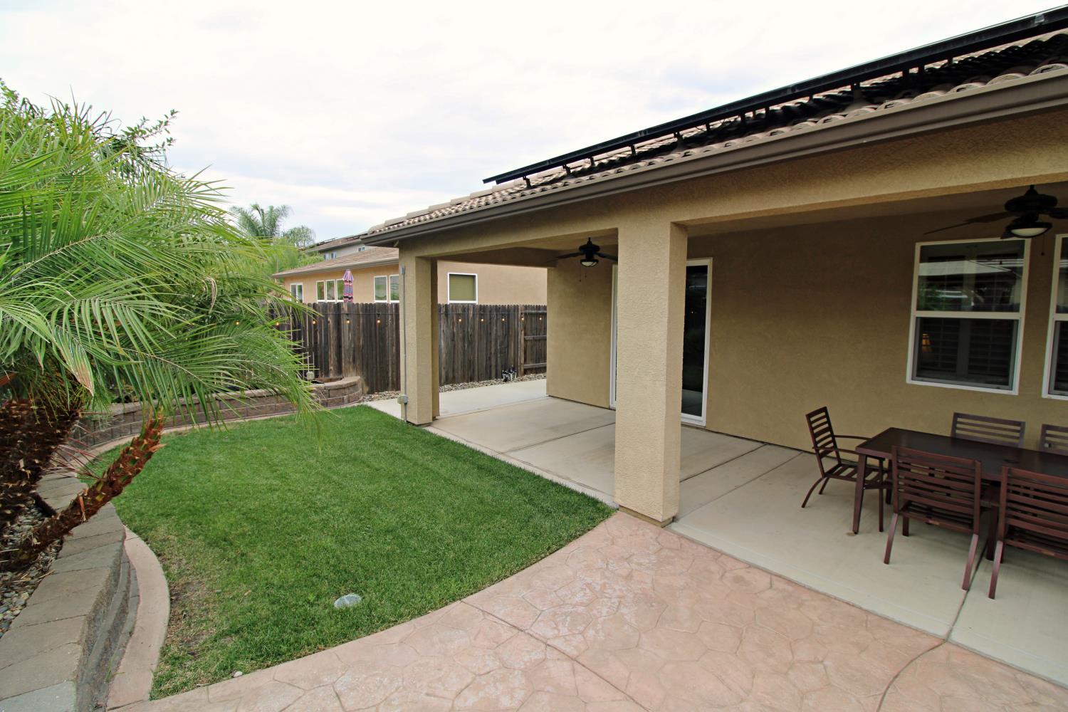 286 Columbus Dr, Manteca, CA 95337