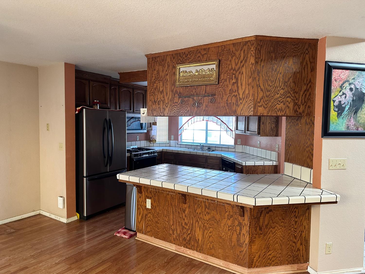 320 Laurelwood Cir, Manteca, CA 95336