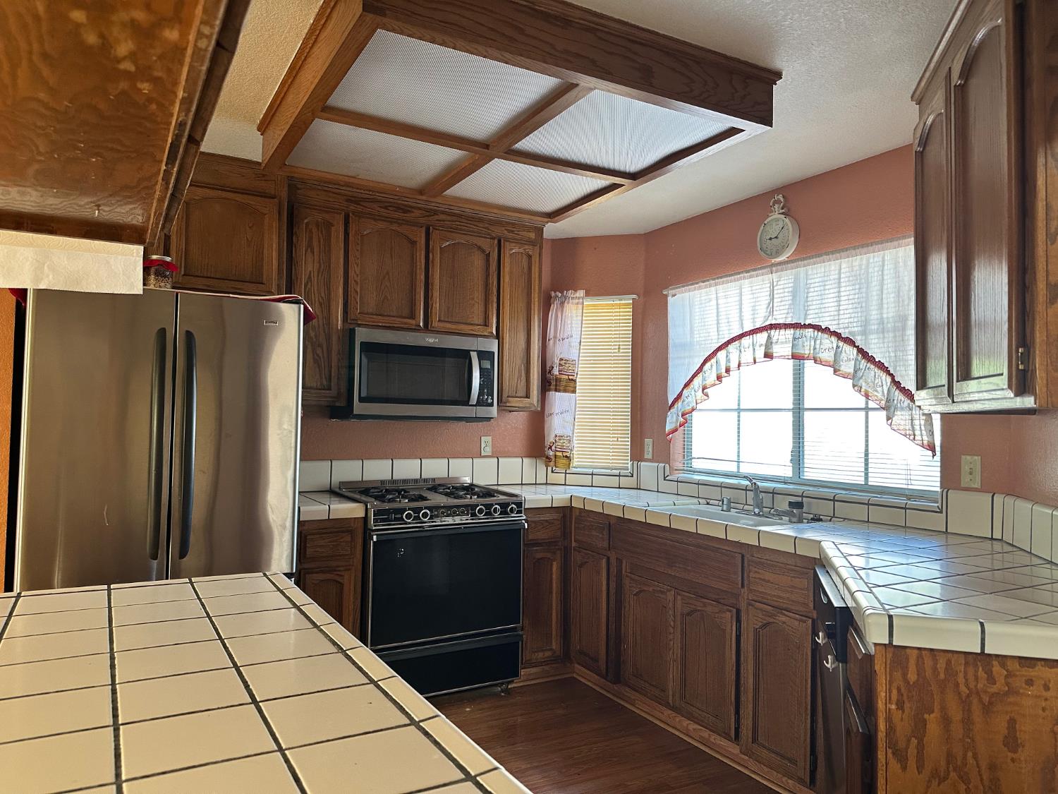320 Laurelwood Cir, Manteca, CA 95336