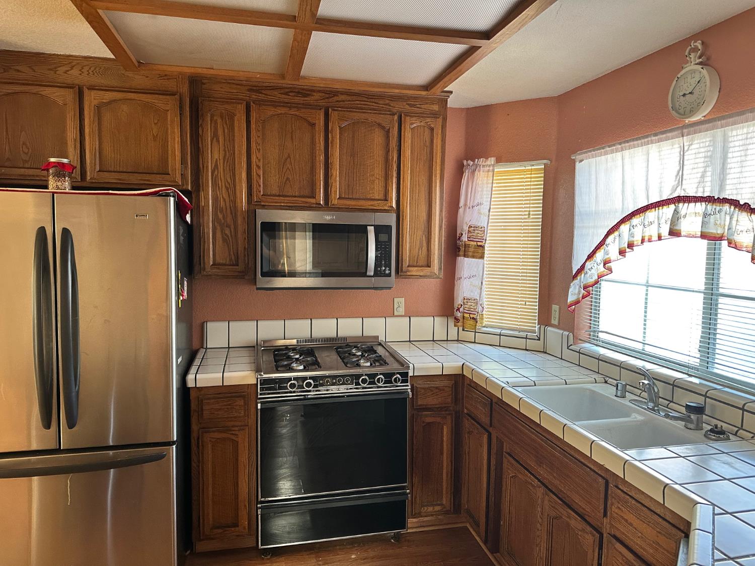 320 Laurelwood Cir, Manteca, CA 95336