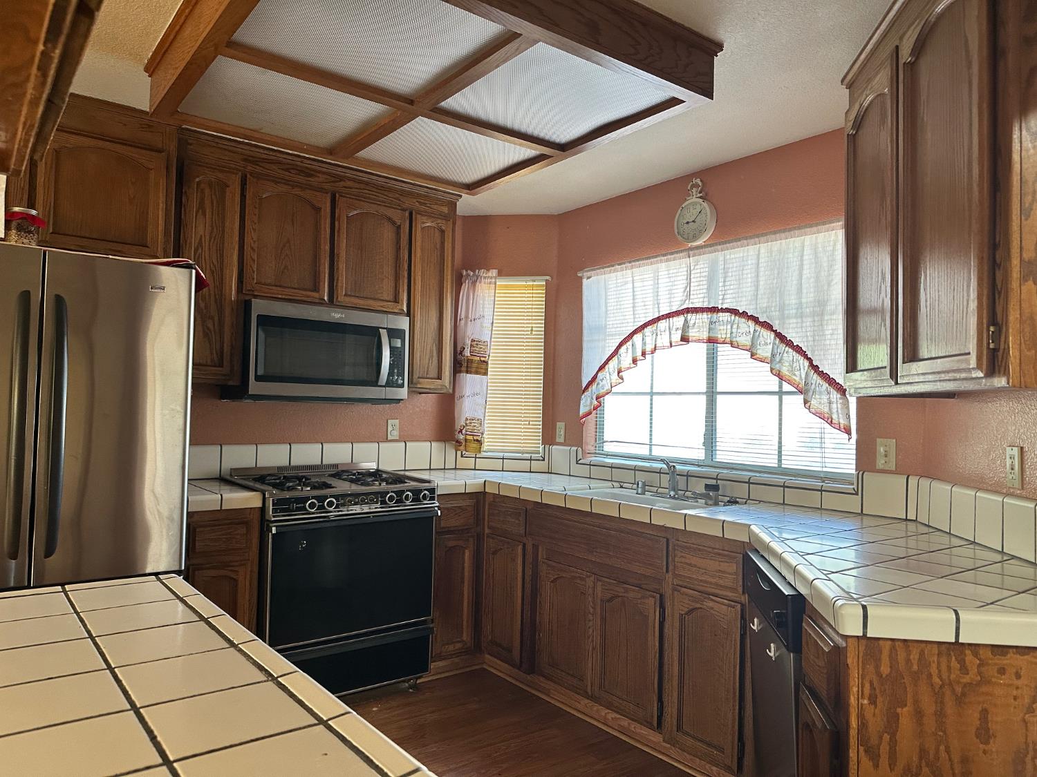 320 Laurelwood Cir, Manteca, CA 95336