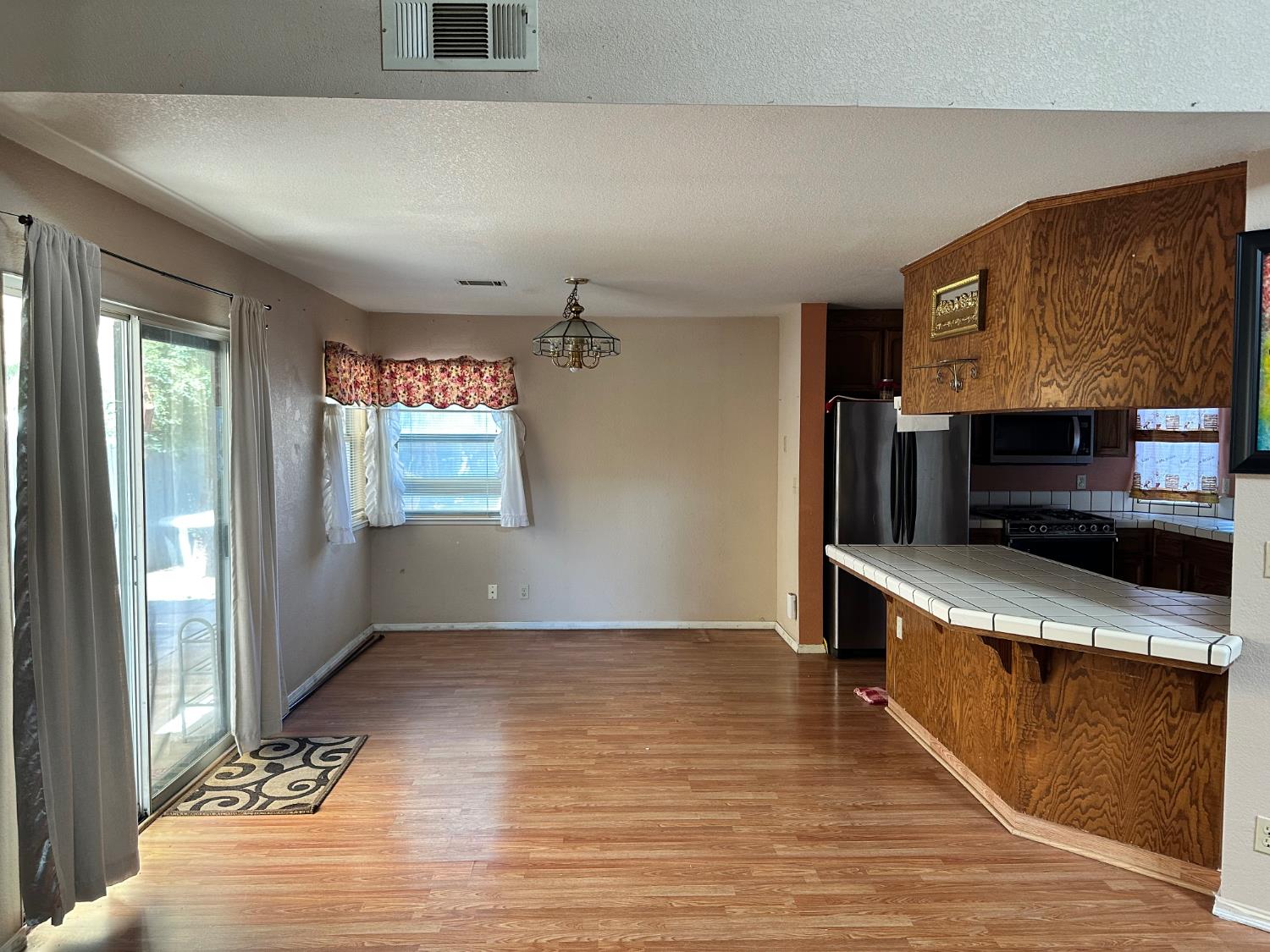 320 Laurelwood Cir, Manteca, CA 95336