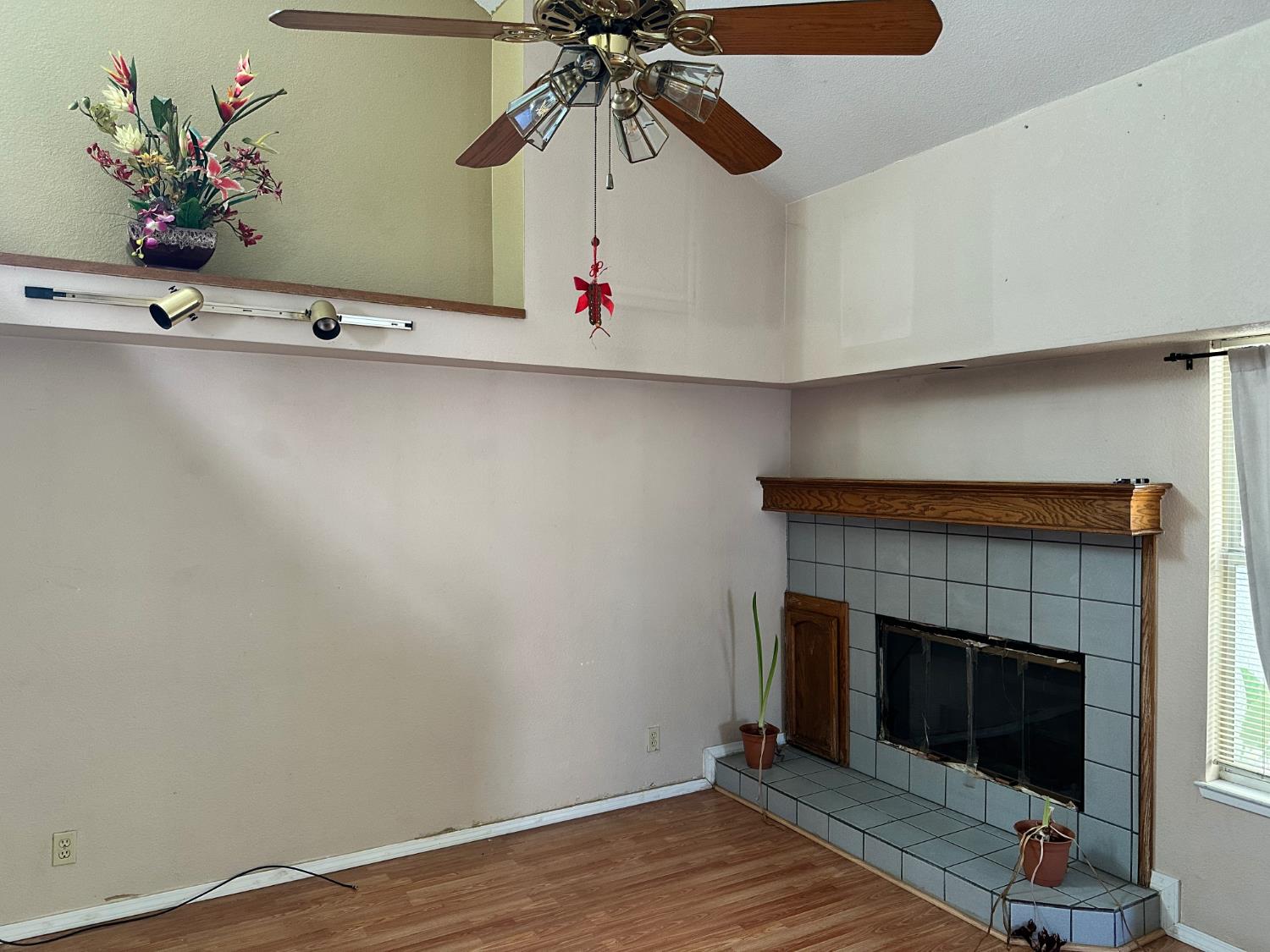 320 Laurelwood Cir, Manteca, CA 95336