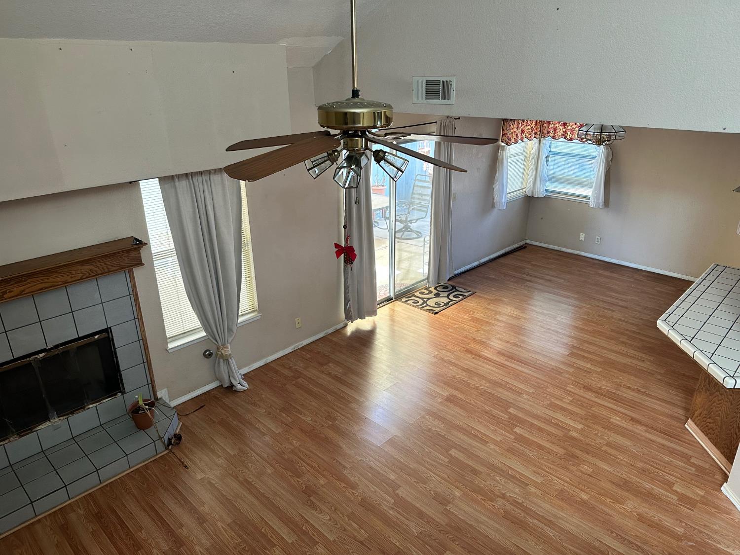 320 Laurelwood Cir, Manteca, CA 95336