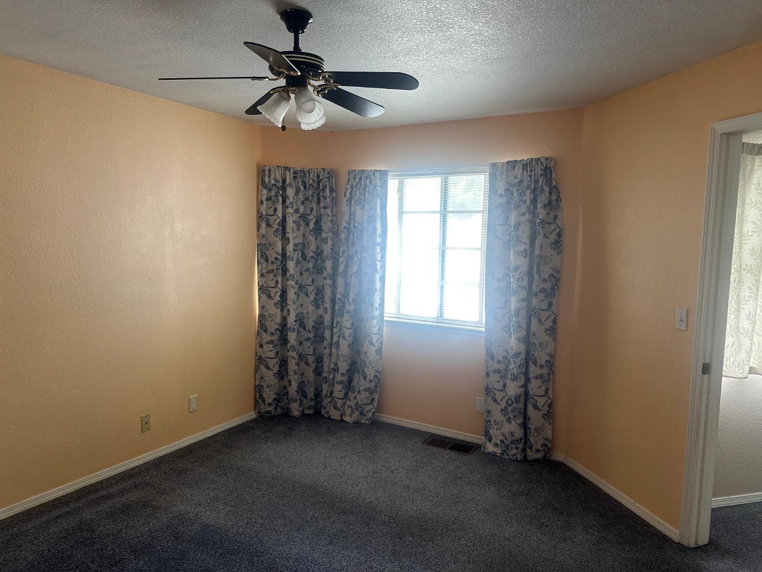 320 Laurelwood Cir, Manteca, CA 95336