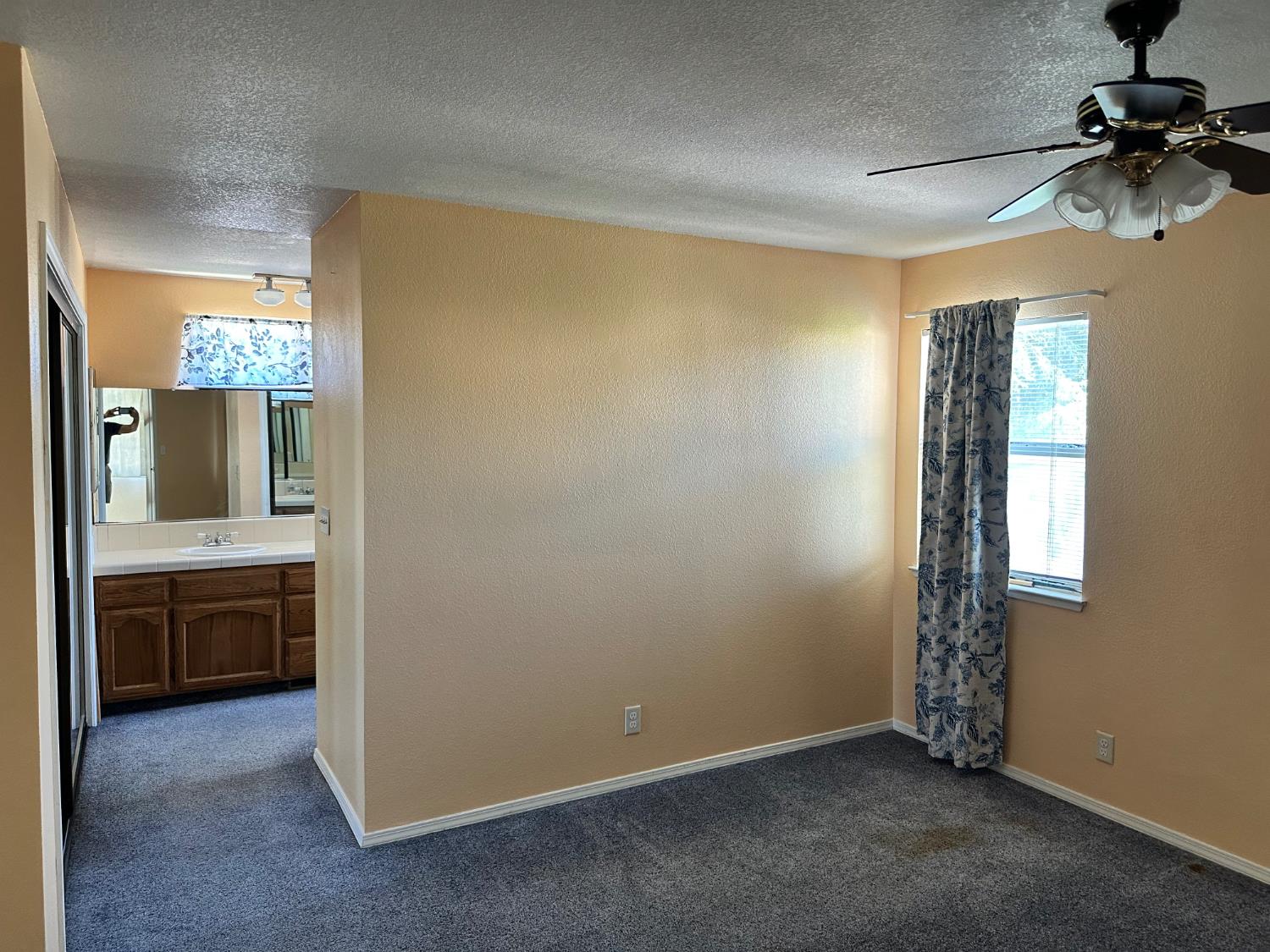 320 Laurelwood Cir, Manteca, CA 95336