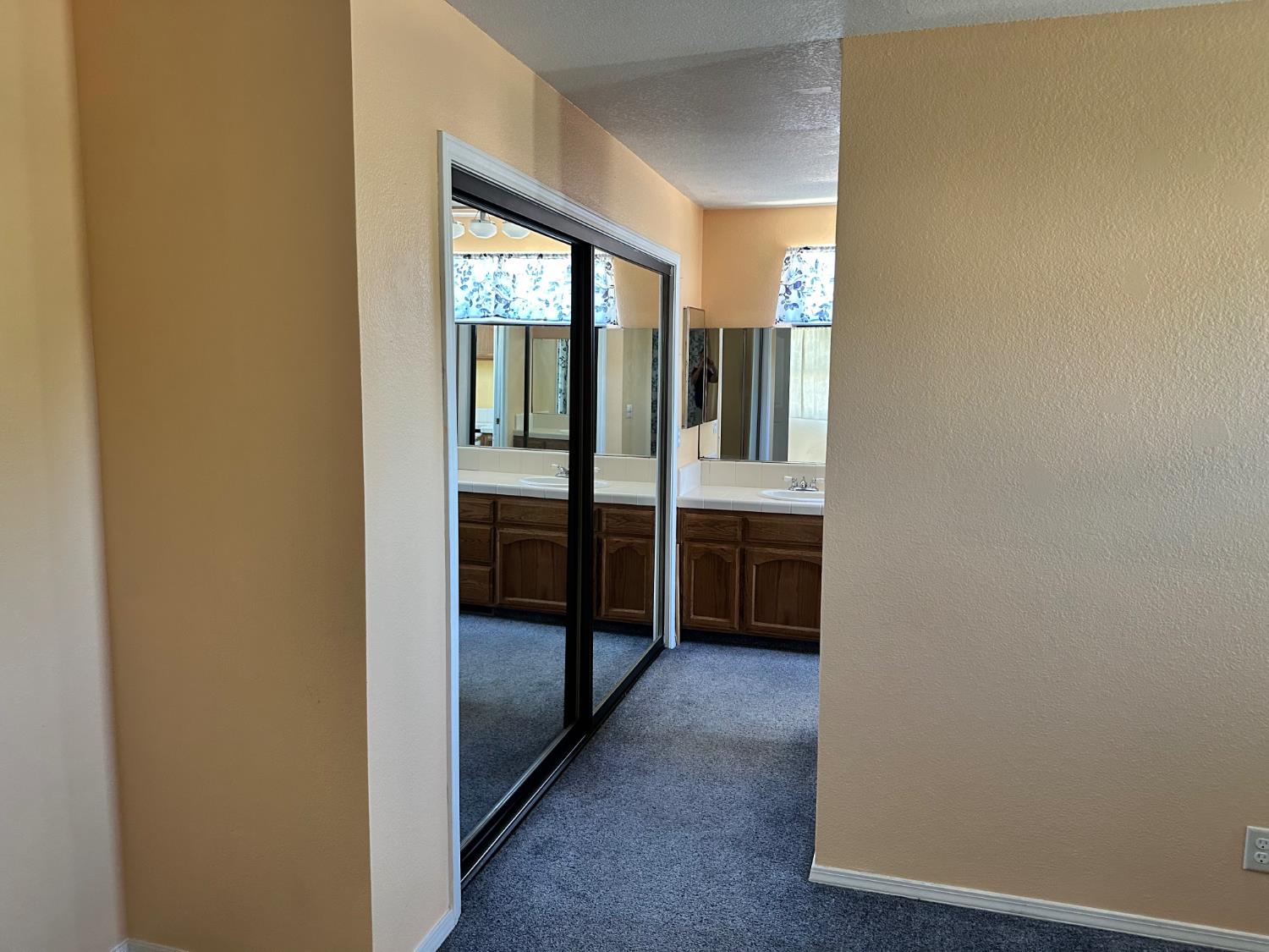 320 Laurelwood Cir, Manteca, CA 95336