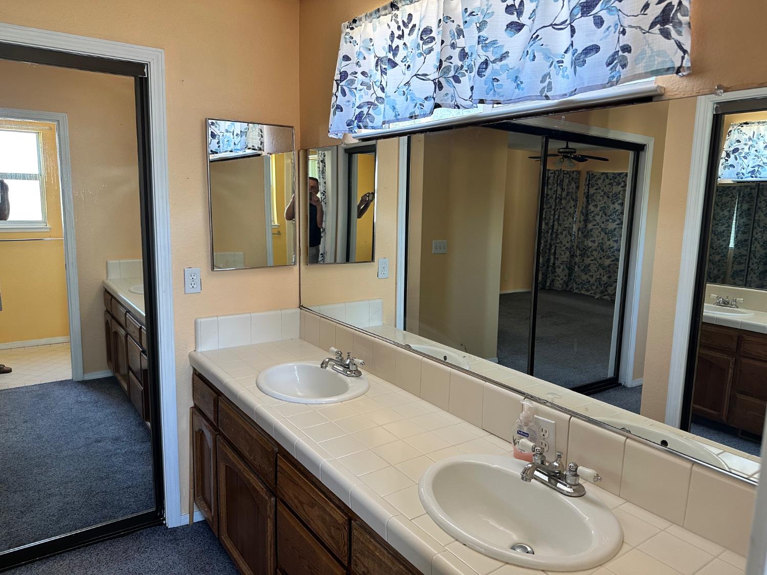 320 Laurelwood Cir, Manteca, CA 95336