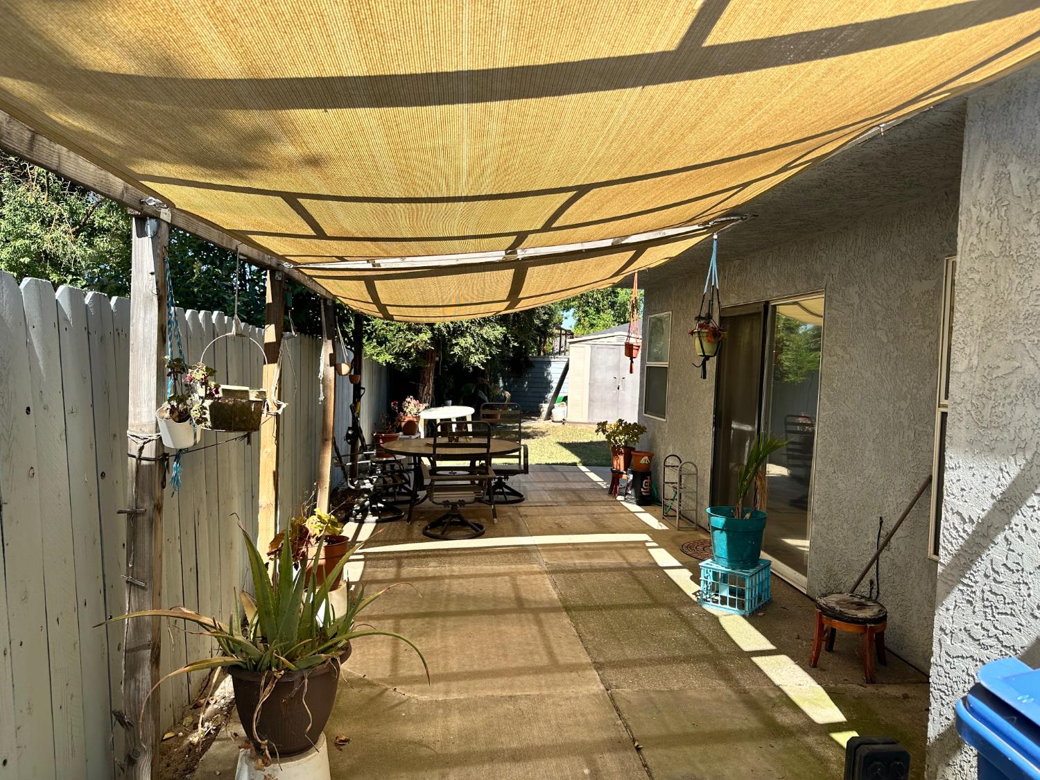 320 Laurelwood Cir, Manteca, CA 95336