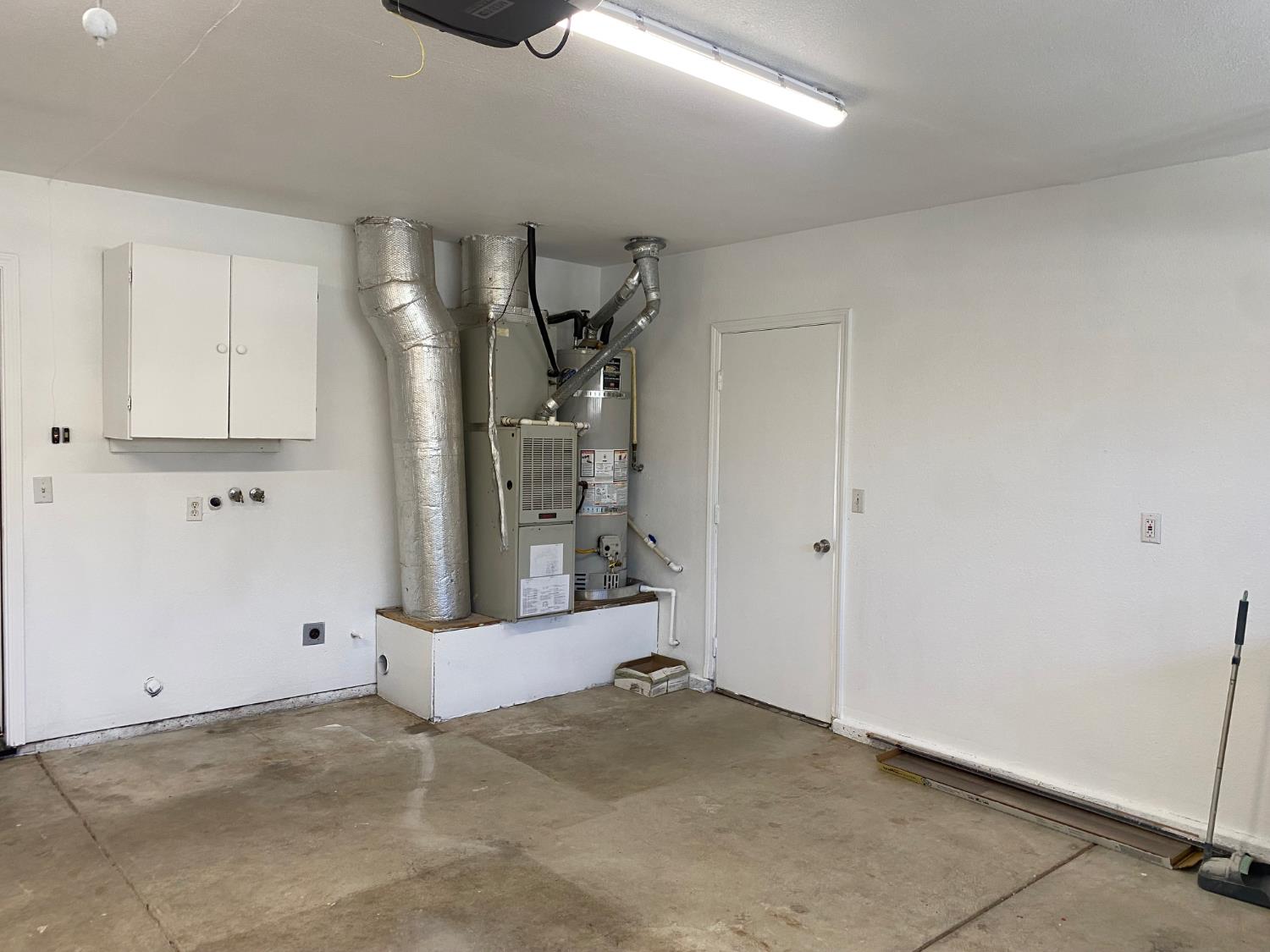 12122 Washington Rd, Waterford, CA 95386