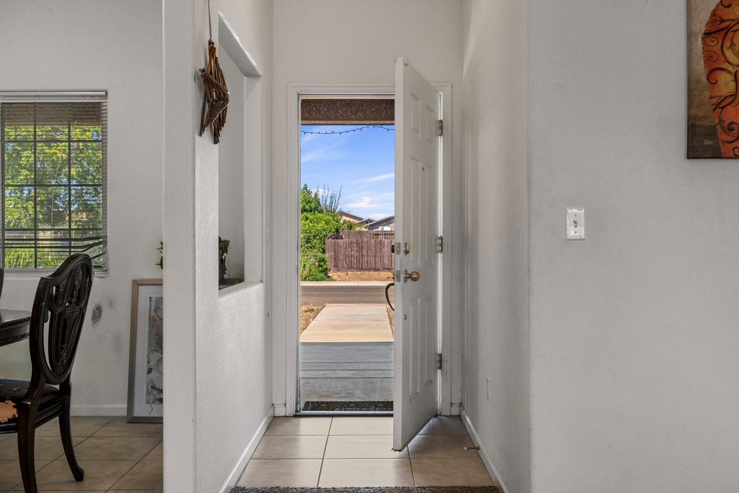 6902 Falcon Ave, Winton, CA 95388