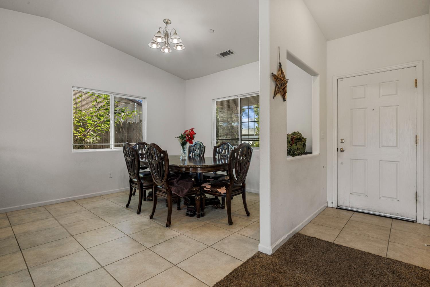 6902 Falcon Ave, Winton, CA 95388