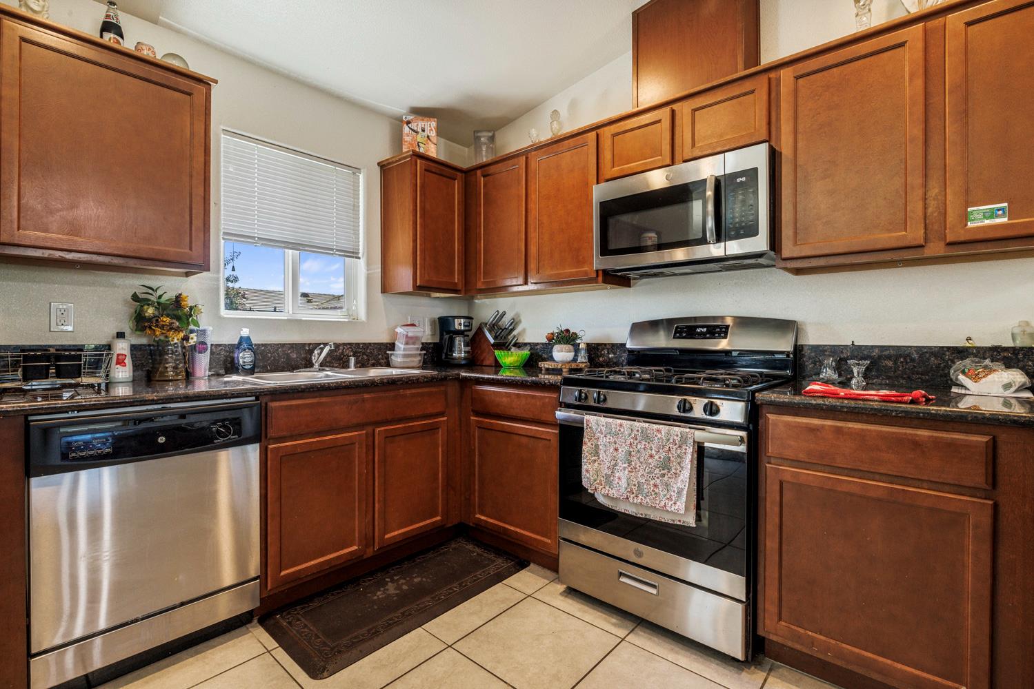 6902 Falcon Ave, Winton, CA 95388