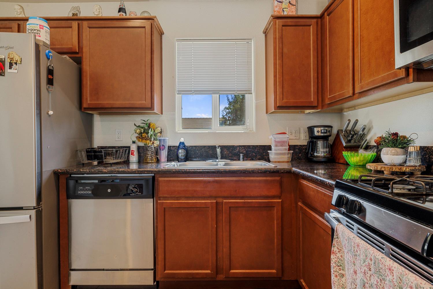 6902 Falcon Ave, Winton, CA 95388