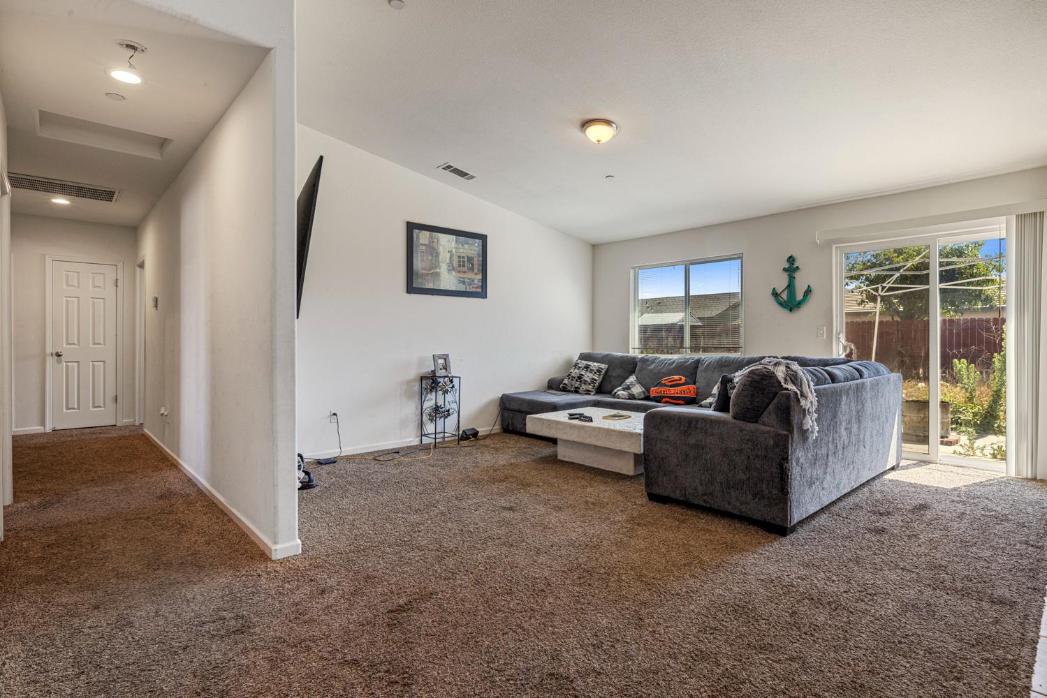 6902 Falcon Ave, Winton, CA 95388