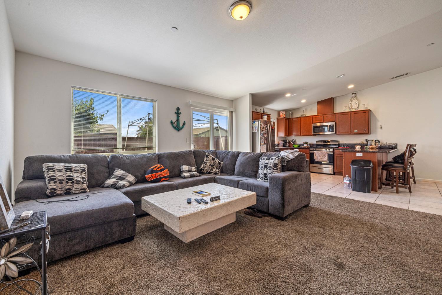 6902 Falcon Ave, Winton, CA 95388